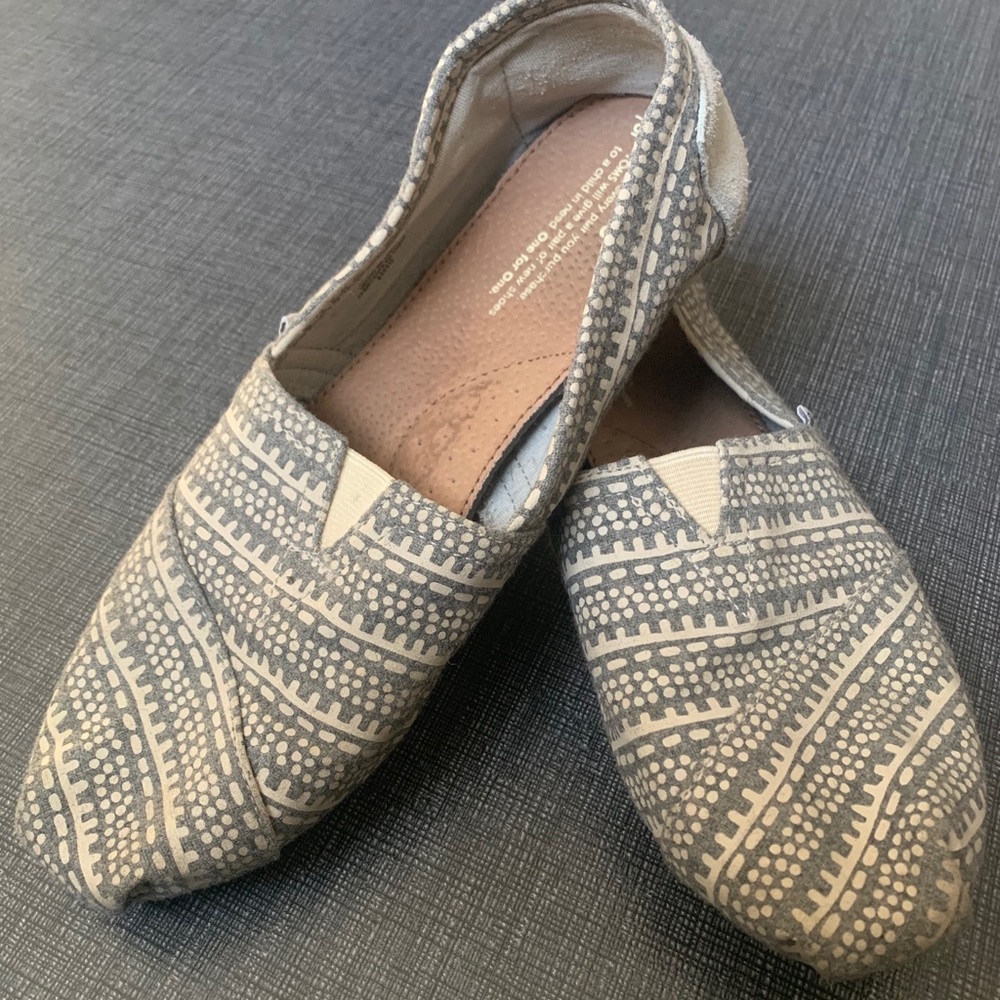 TOMS Grey/White Patterned Slip-ons